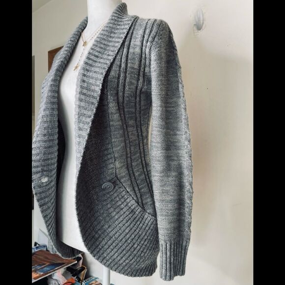 J&H Sweater Cardigan Size XS/Small, 1 button closure Grey - Picture 6 of 17
